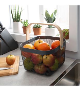 Modern Metal Mesh Fruit Basket with Wooden Handle – Stylish Kitchen Counter Storage for Fruits and Vegetables