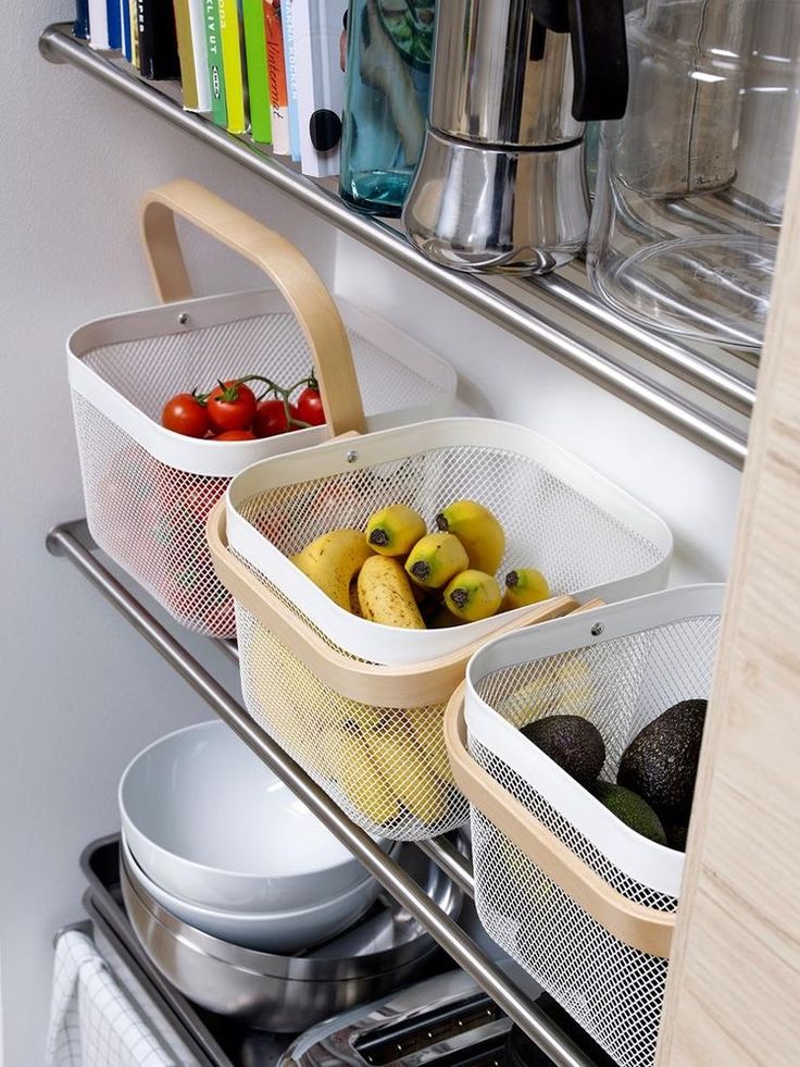 Modern Metal Mesh Fruit Basket with Wooden Handle – Stylish Kitchen Counter Storage for Fruits and Vegetables