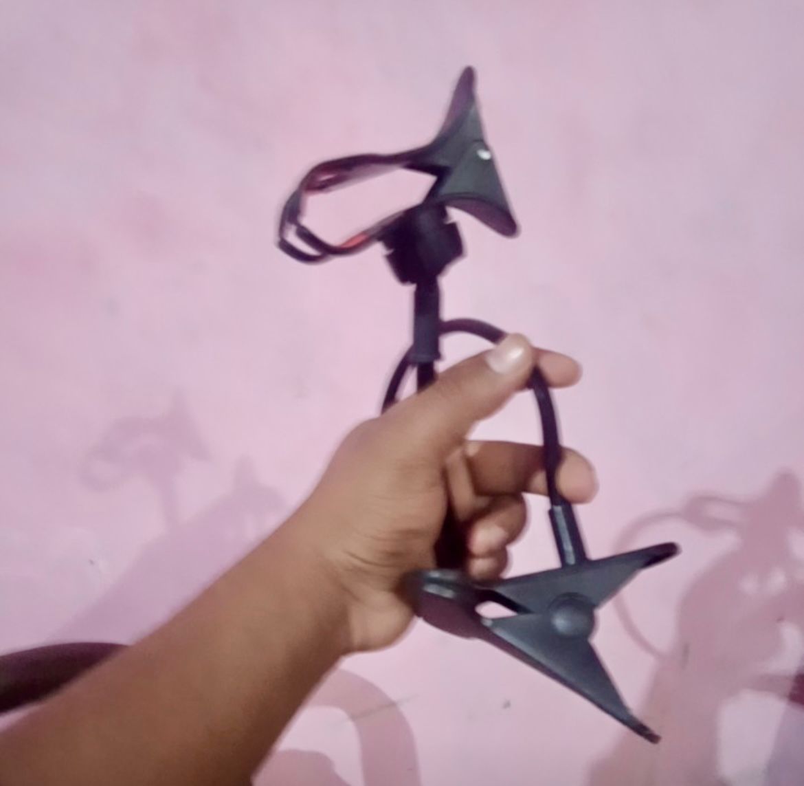 Flexible Snake Mobile Stand – Adjustable Lazy Phone Holder for Desk, Bed & Table | Random Color